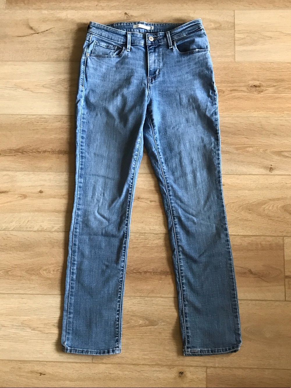 Levi's Women's Classic 5 Pocket Mid Rise Skinny Jeans in Light Blue Denim Size 8